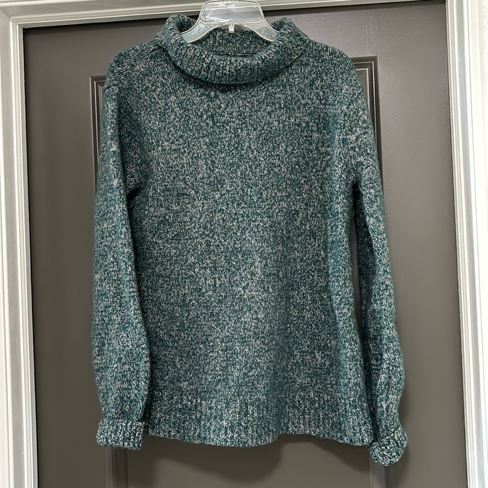 LL Bean green knit turtle neck sweater L